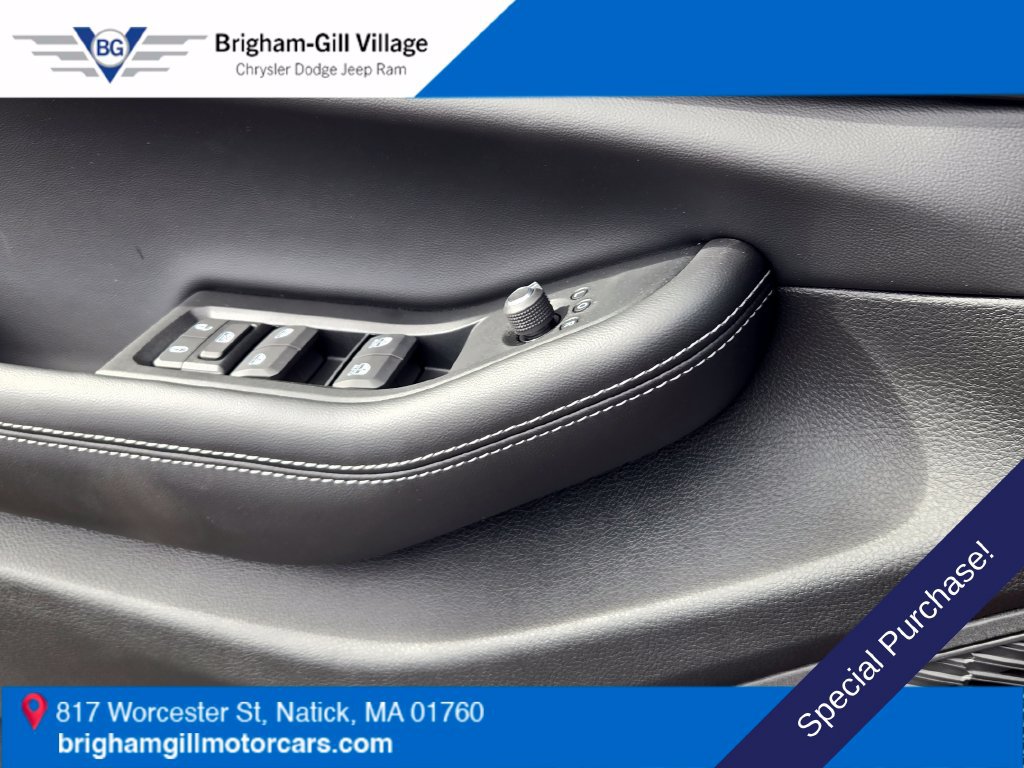 Used 2025 Jeep Grand Cherokee Altitude AWD/4WD image 11