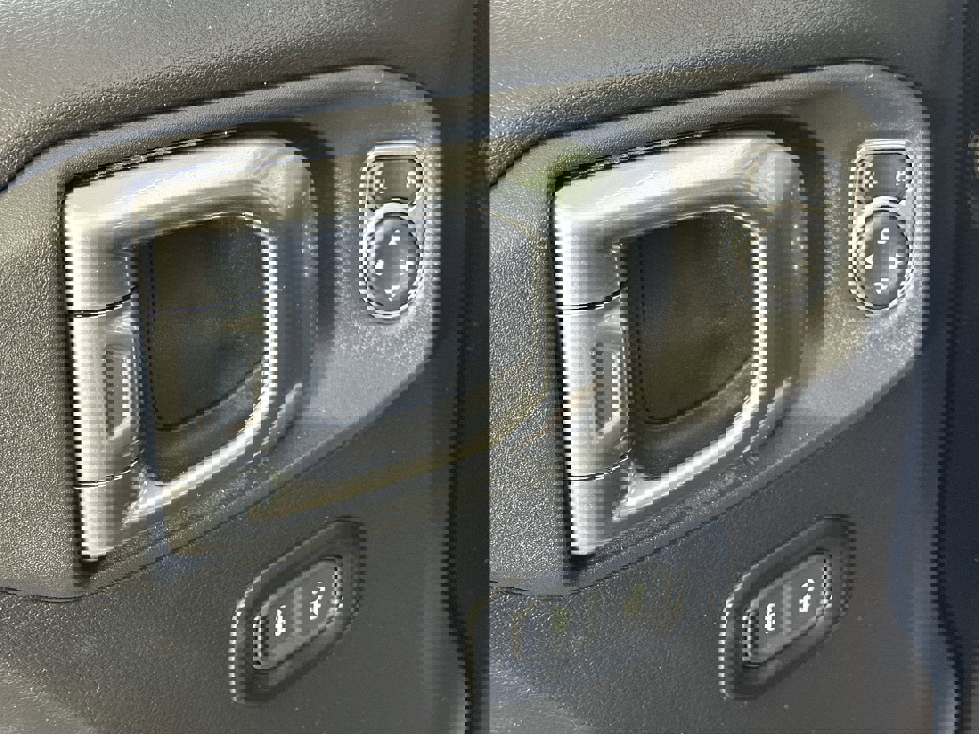 Used 2023 Jeep Wrangler Unlimited w/ Cold Weather Group image 17