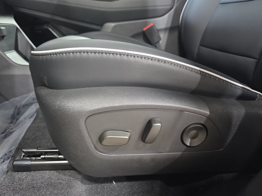 New 2027 Buick Enclave Preferred w/ Power Package FWD image 33