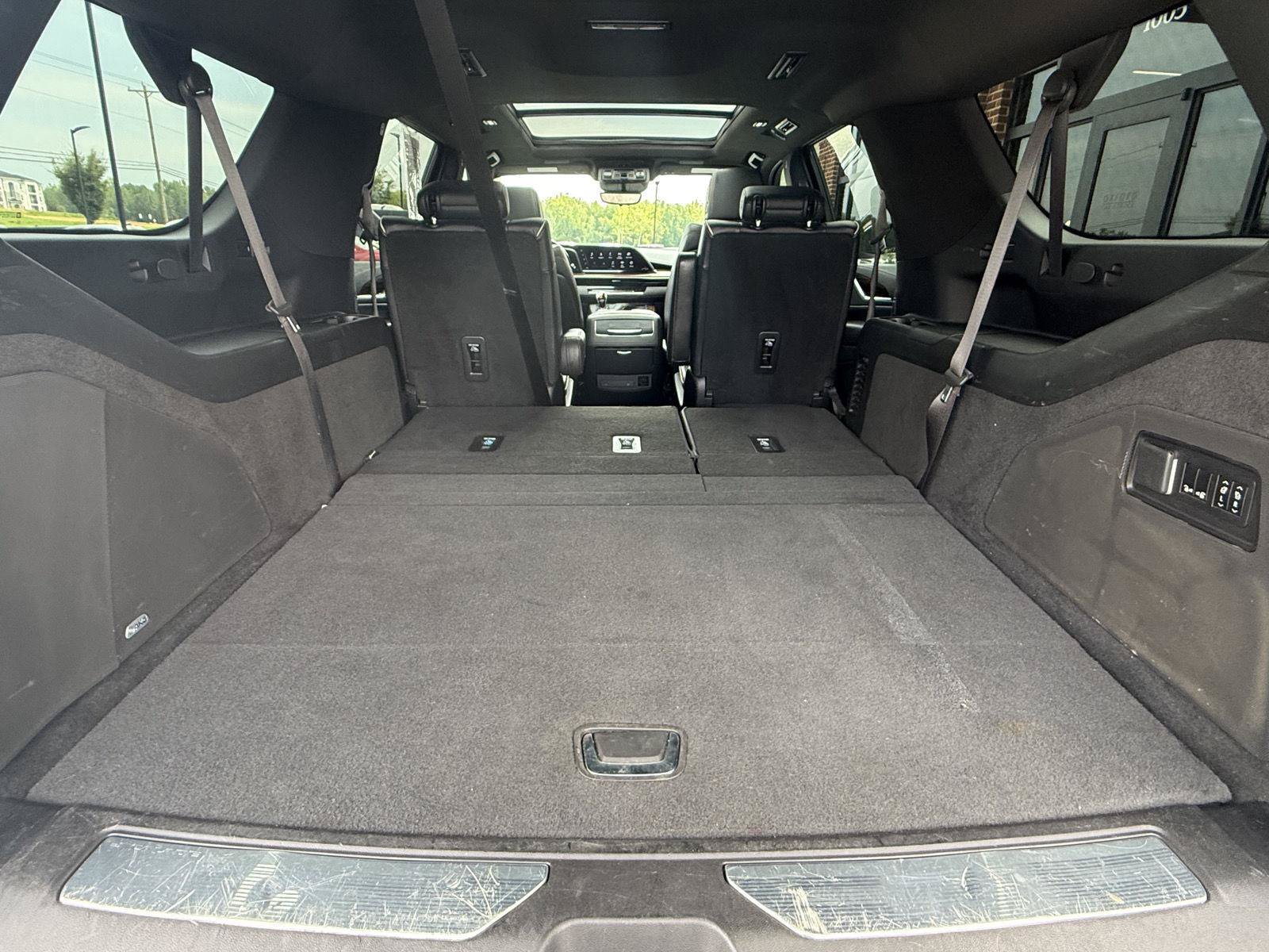 Used 2022 Cadillac Escalade ESV Premium Luxury w/ Performance Package AWD/4WD image 26