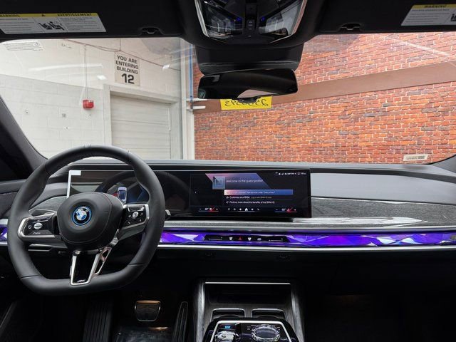 Used 2025 BMW i7 xDrive60 image 12