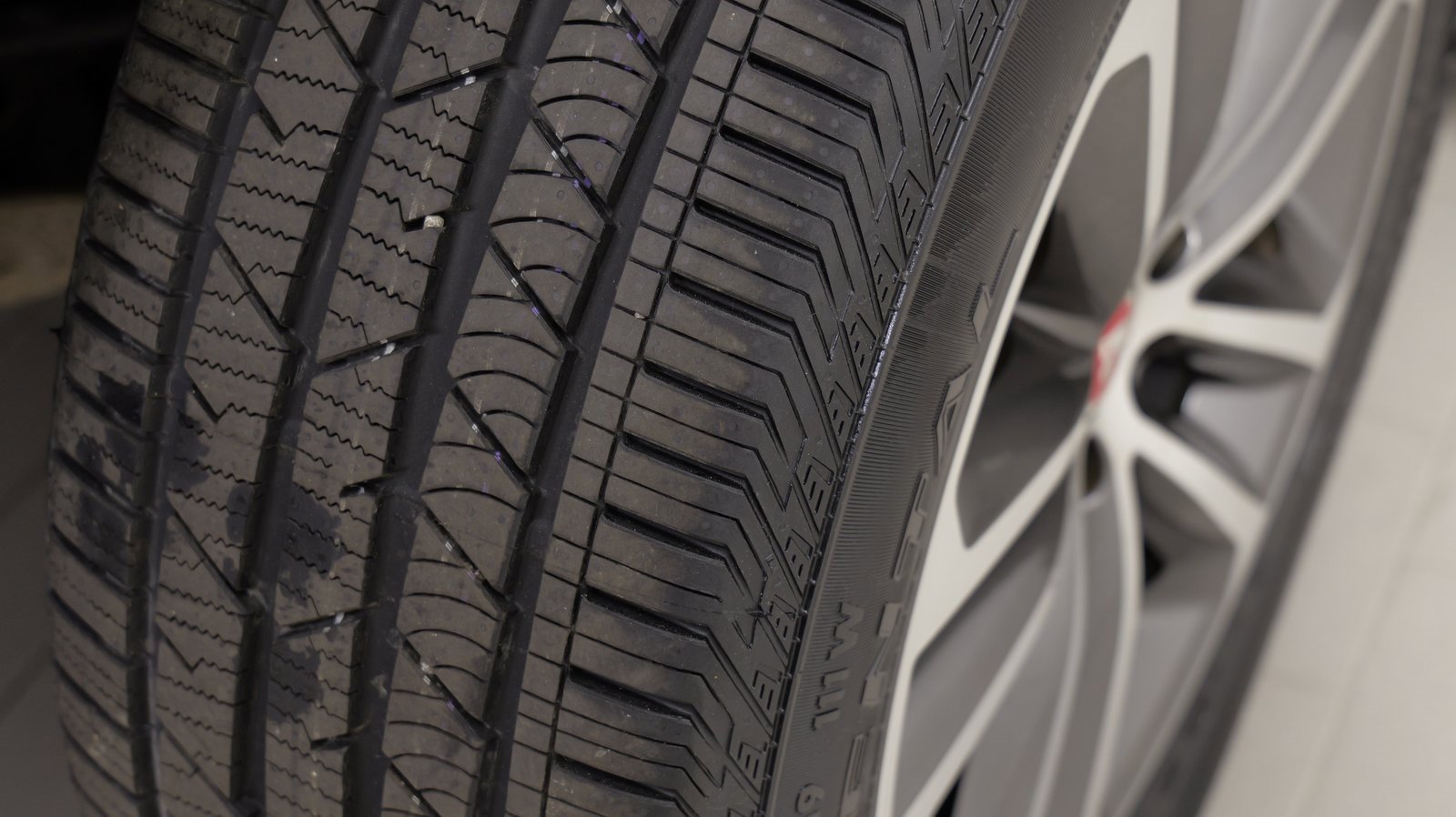 Used 2020 Jaguar F-PACE Premium image 64