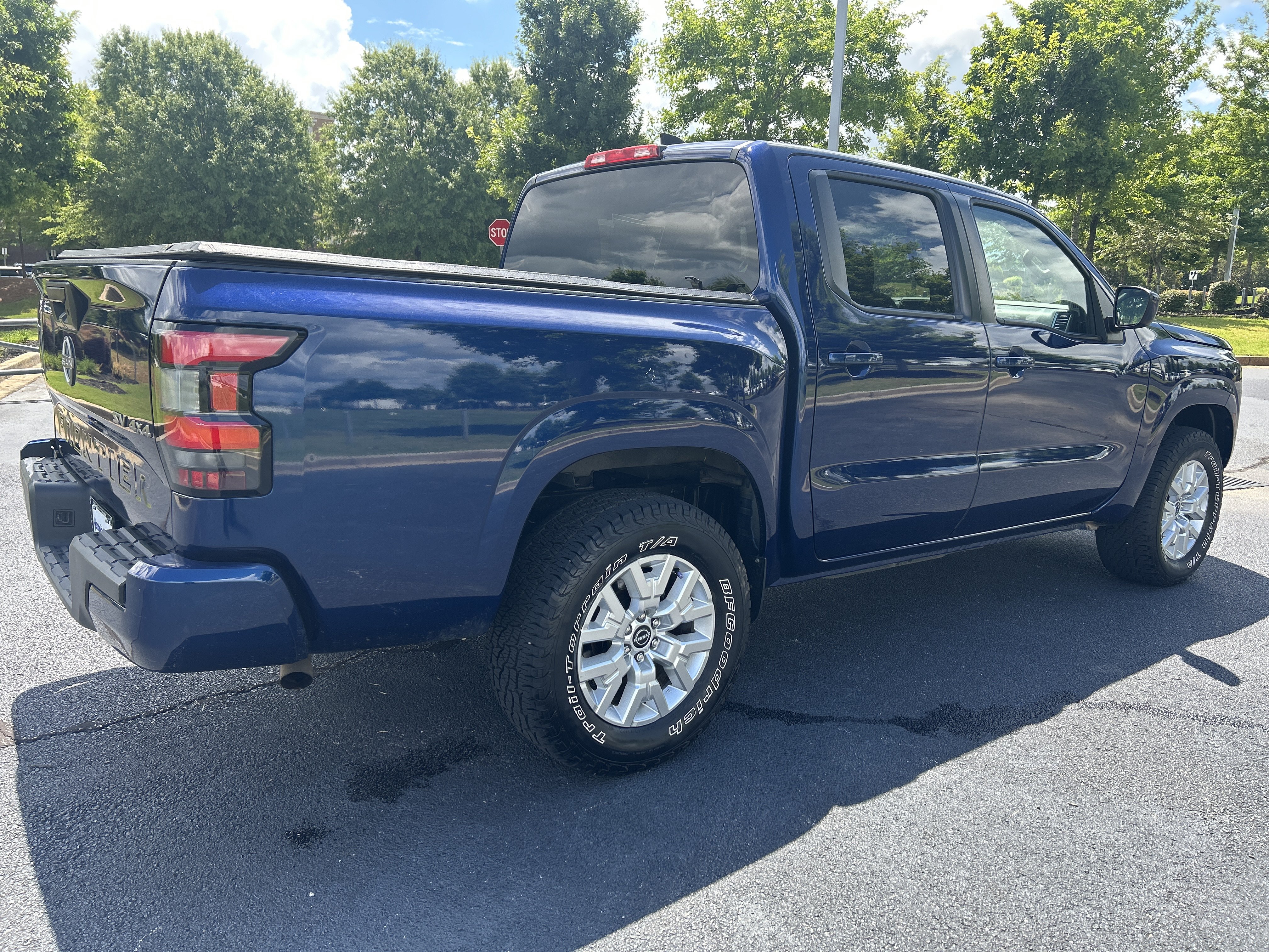 Used 2022 Nissan Frontier SV AWD/4WD image 9