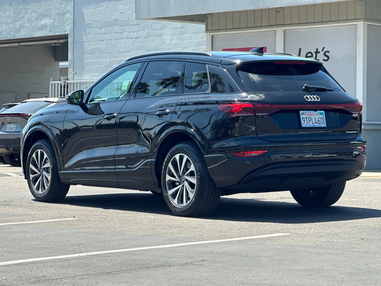 Used 2025 Audi Q6 e-tron Premium Plus w/ Premium Plus AWD/4WD image 3