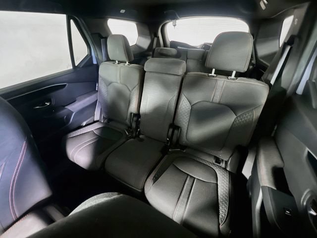 Used 2025 Honda Pilot Sport image 27