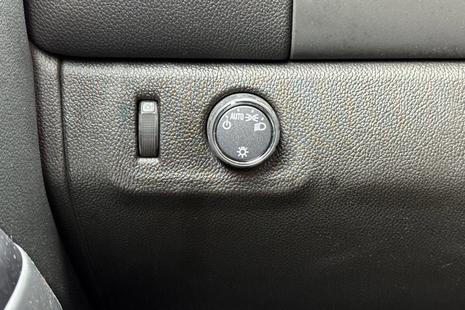 Used 2022 Chevrolet Colorado LT w/ Fleet Safety Package image 28