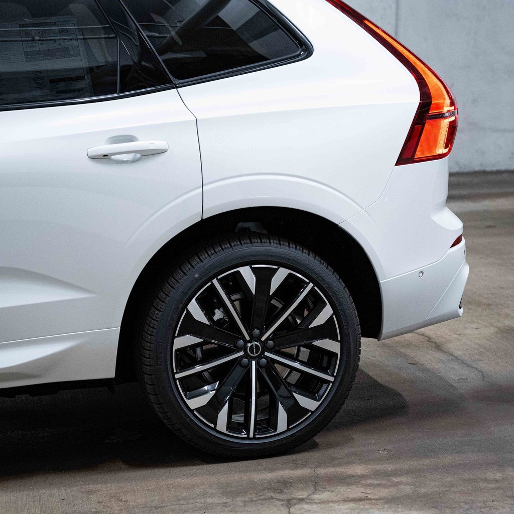 New 2026 Volvo XC60 T8 Ultra w/ Climate Package image 4