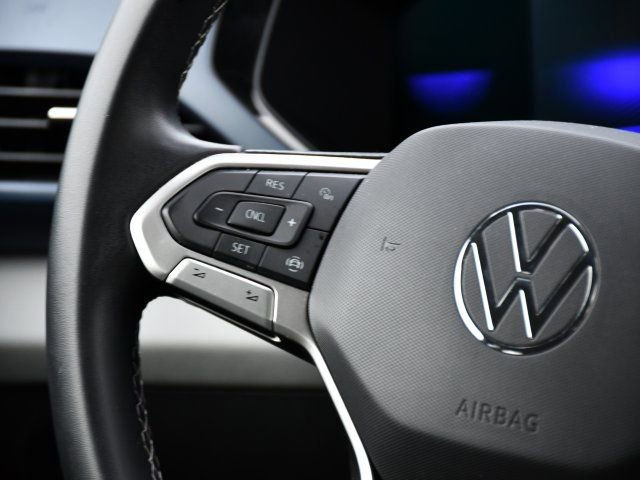 Used 2022 Volkswagen Taos SE FWD image 19