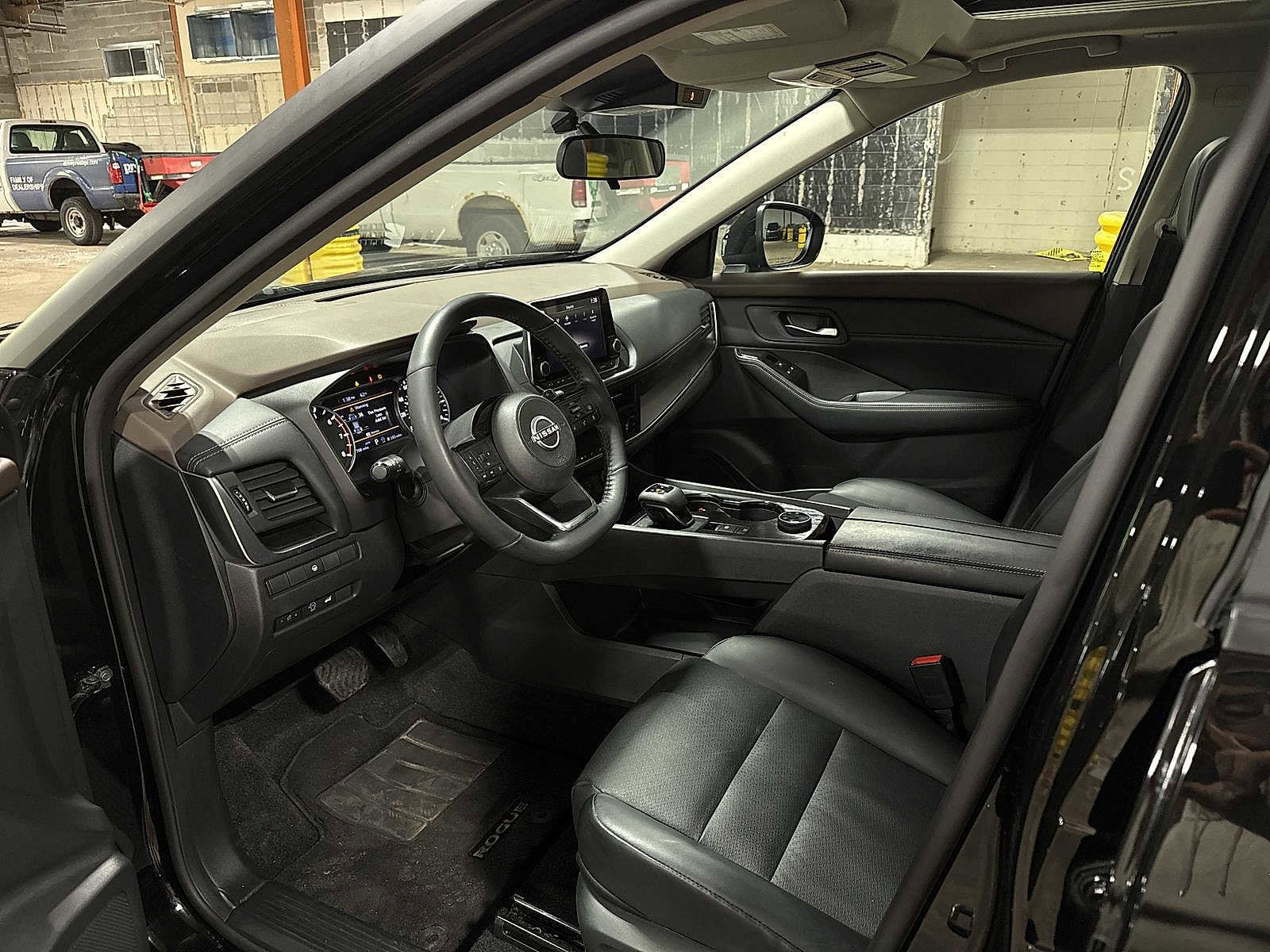 Used 2023 Nissan Rogue SV w/ SV Premium B Package AWD/4WD image 29