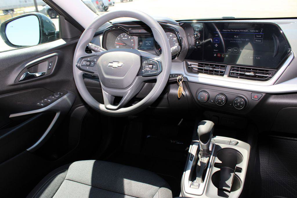 New 2026 Chevrolet Trax LS image 8