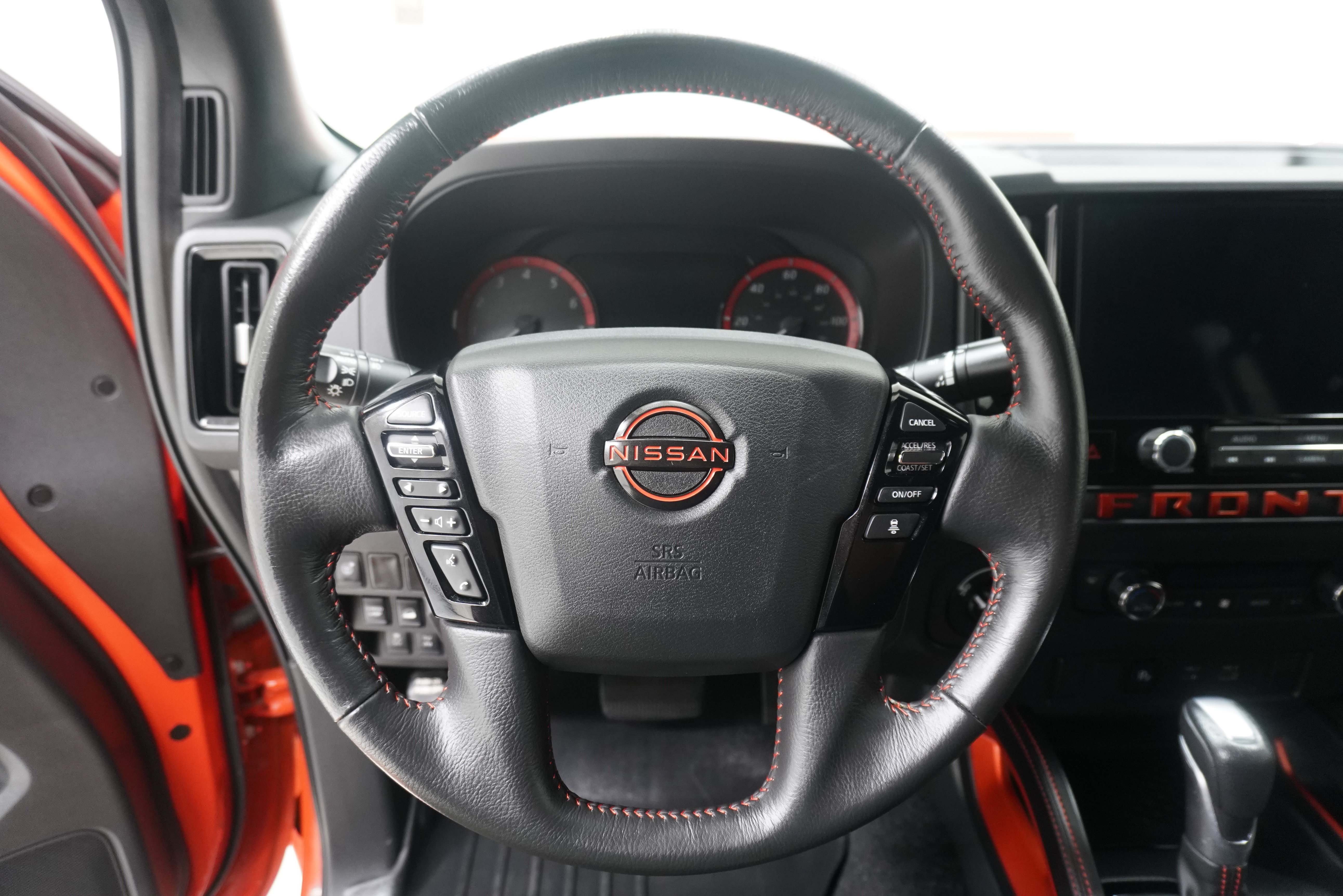 Used 2025 Nissan Frontier PRO-4X w/ Tow Package AWD/4WD image 15