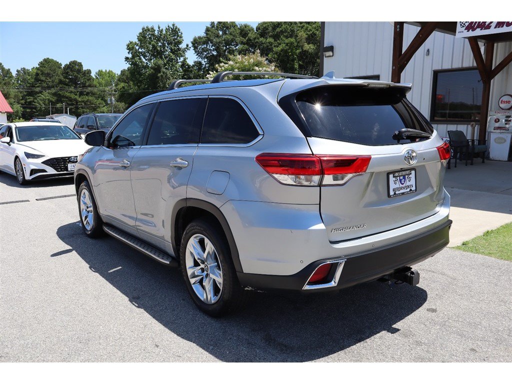 Used 2017 Toyota Highlander Limited FWD image 3