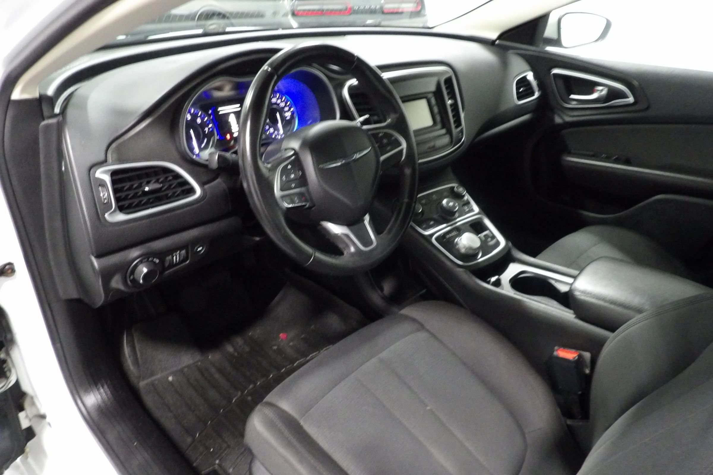 Used 2016 Chrysler 200 Limited w/ Convenience Group FWD image 8