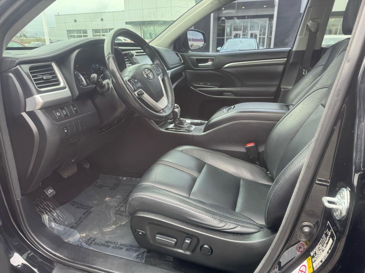 Used 2017 Toyota Highlander SE AWD/4WD image 18