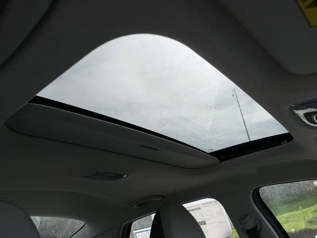 New 2025 Hyundai Elantra Limited image 28