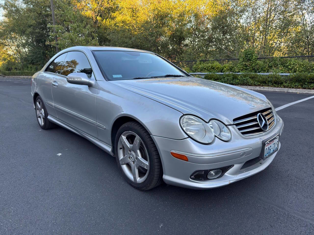 Used 2005 Mercedes-Benz CLK 500 Coupe w/ Sunroof Pkg image 3