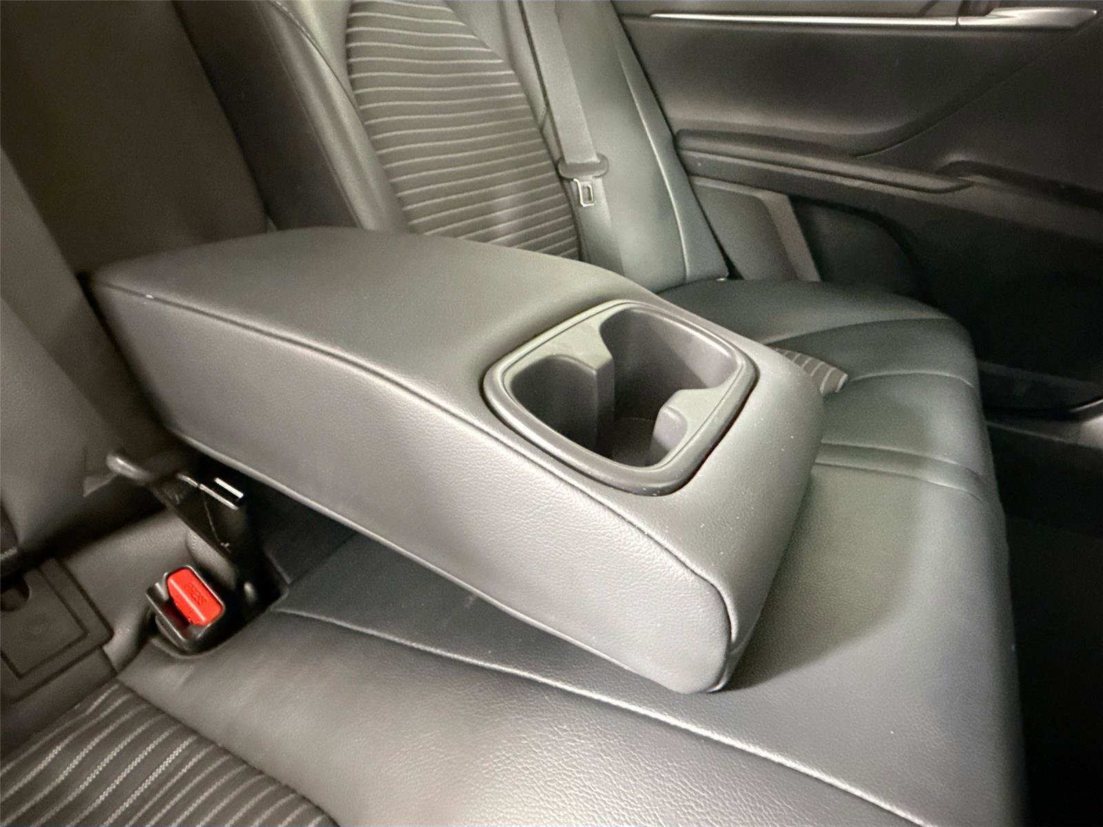 Used 2018 Toyota Camry SE w/ Convenience Package FWD image 35