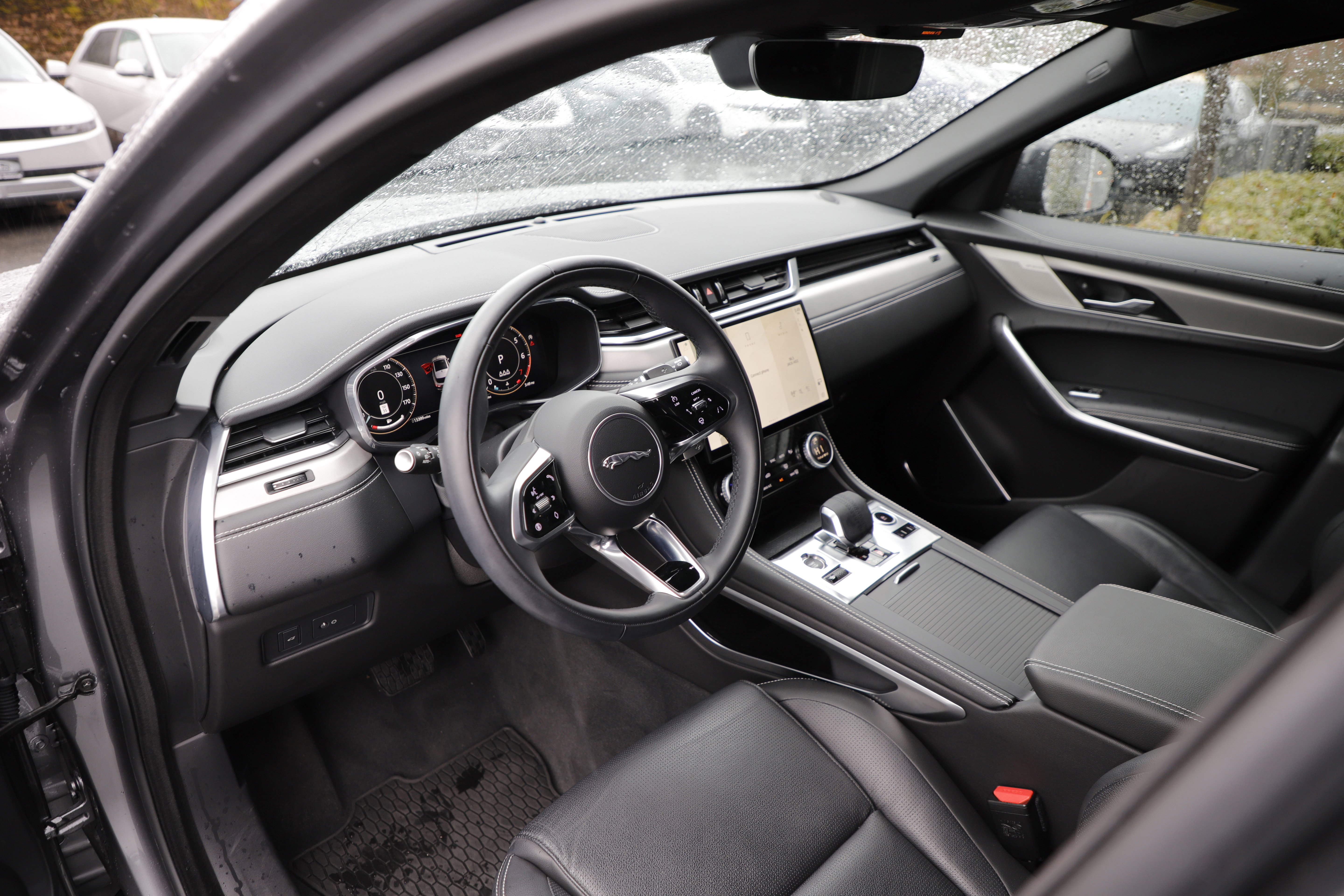 Certified 2025 Jaguar F-PACE R-Dynamic S image 19