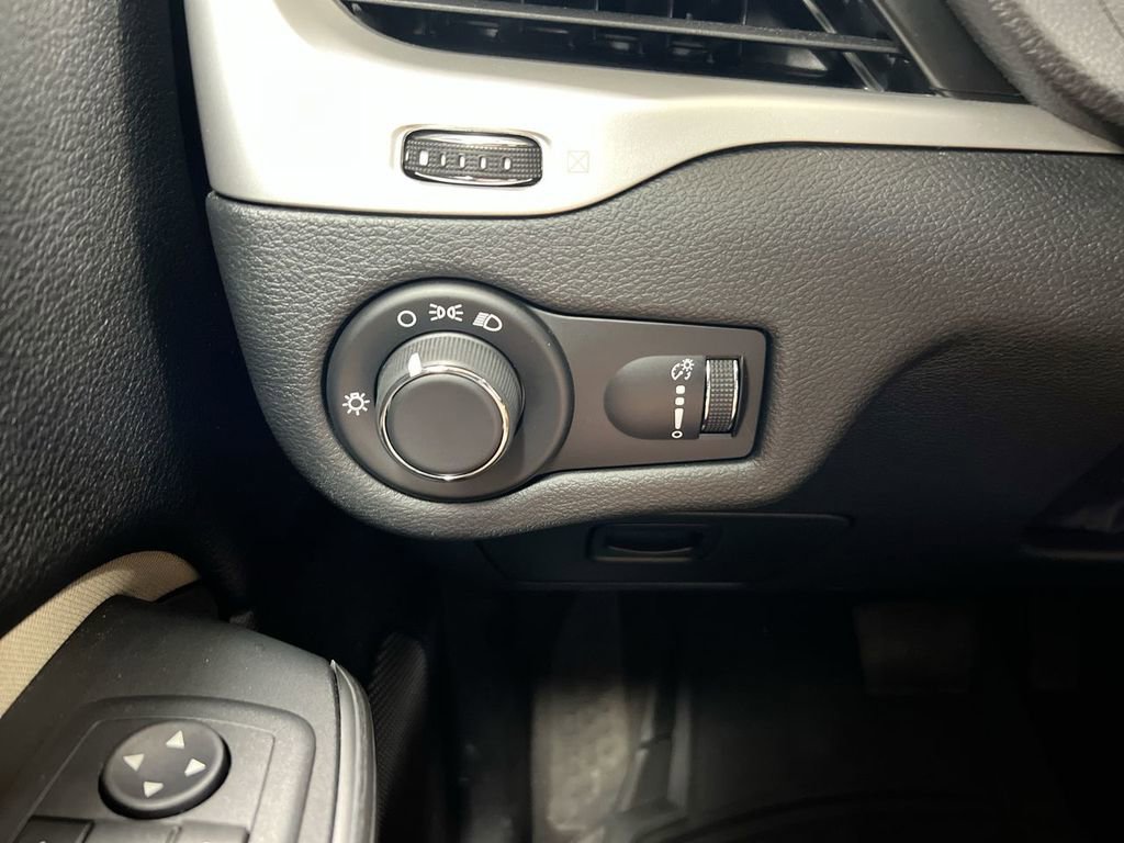 Used 2016 Jeep Cherokee Sport image 20