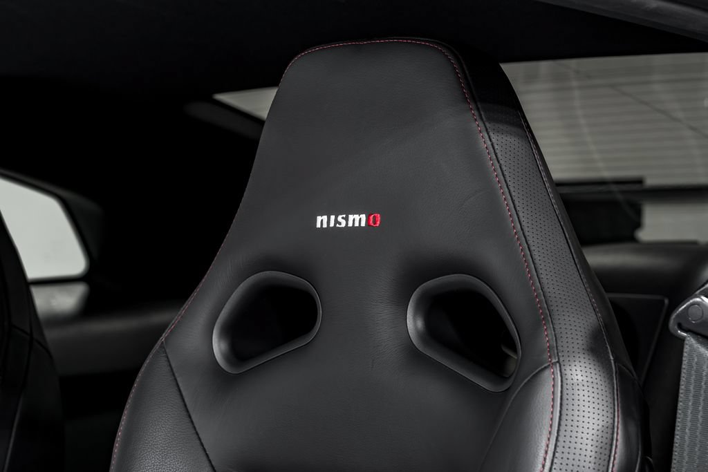 Used 2016 Nissan GT-R NISMO AWD/4WD image 18