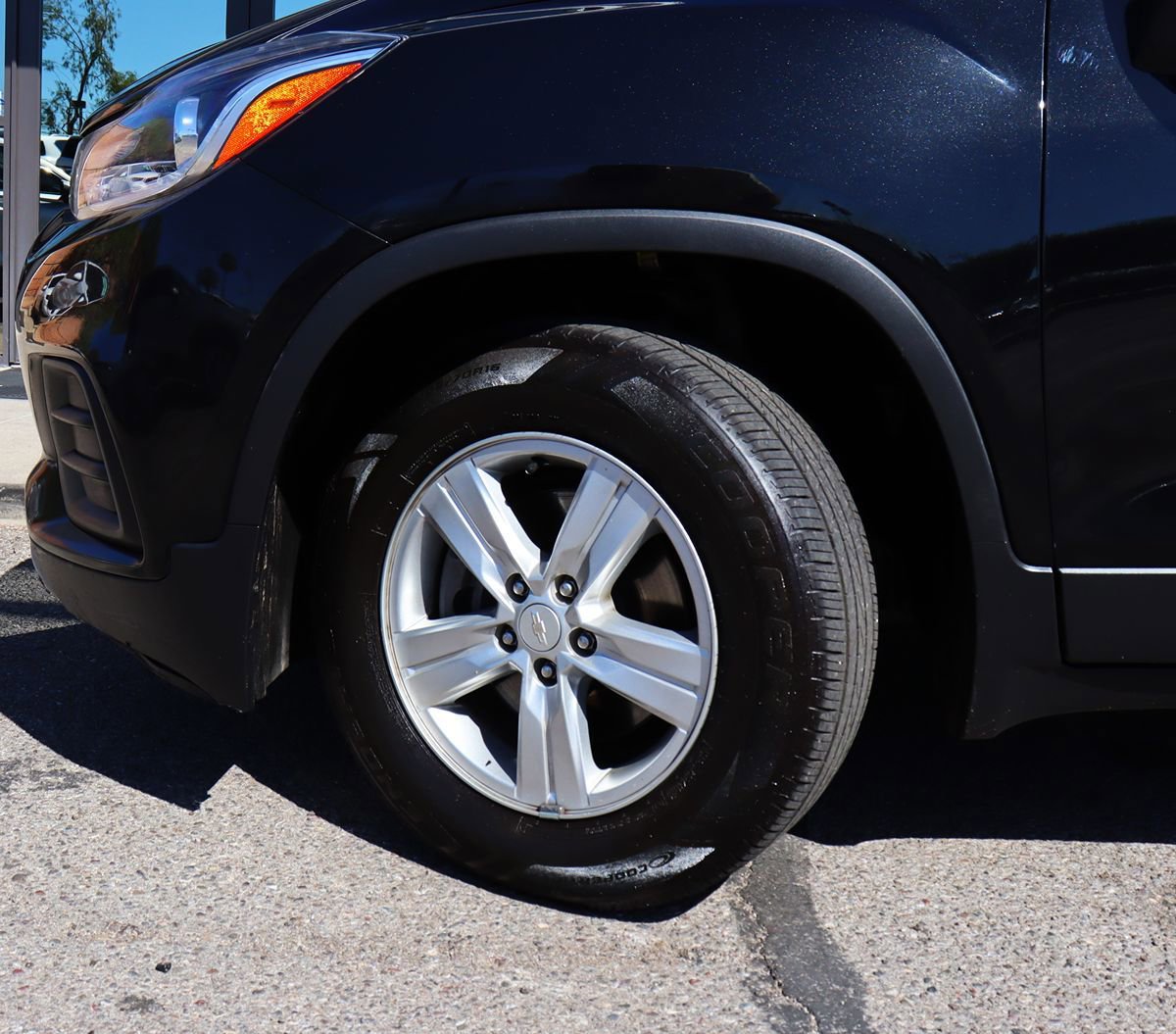 Used 2022 Chevrolet Trax LT w/ LT Convenience Package AWD/4WD image 5