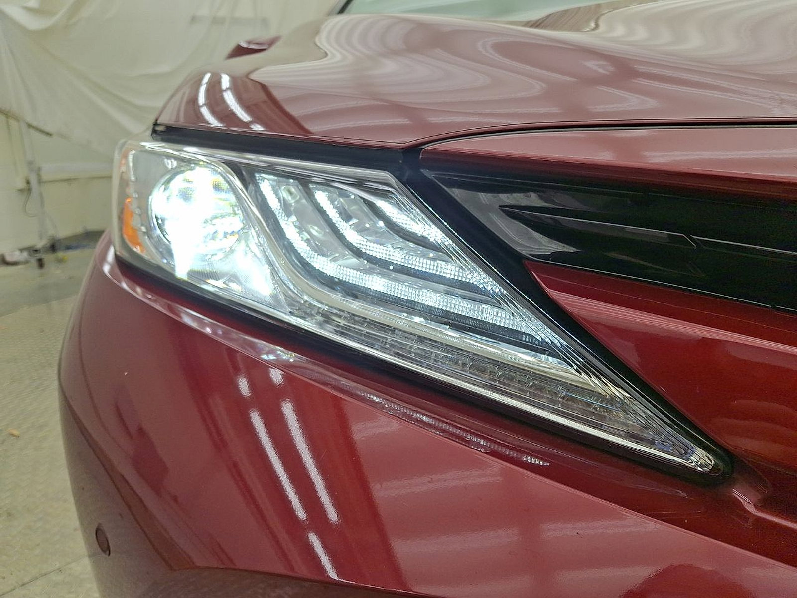Certified 2018 Toyota Camry XLE image 28