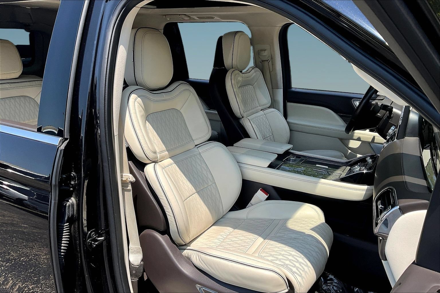Used 2020 Lincoln Navigator Black Label w/ Cargo Convenience Package AWD/4WD image 28