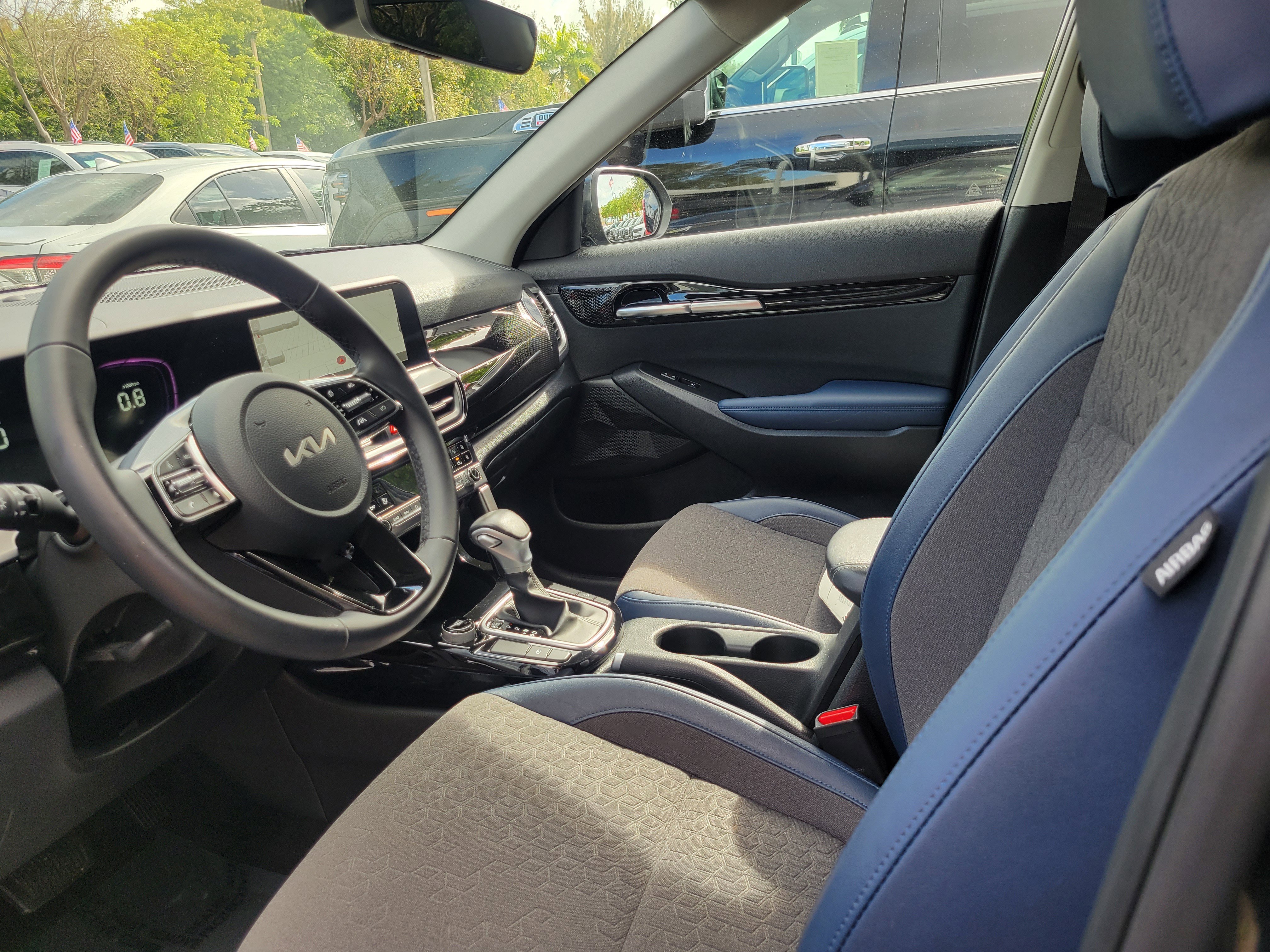 Used 2025 Kia Seltos S FWD image 12