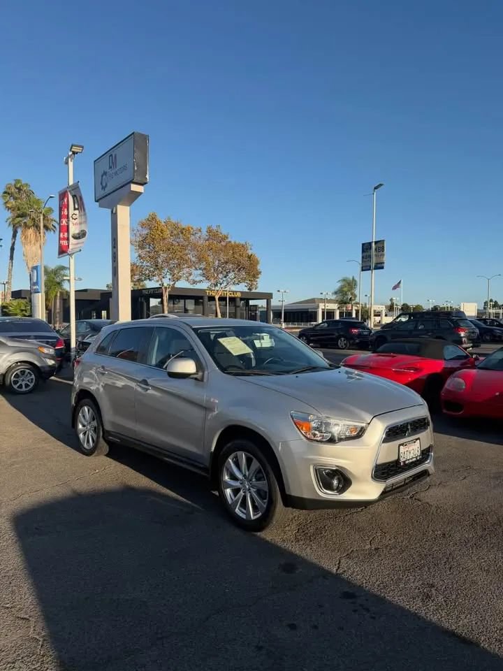 Used 2013 Mitsubishi Outlander Sport SE FWD image 3