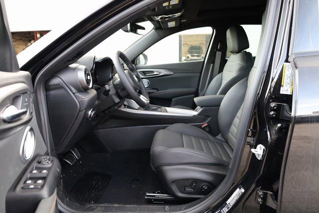 New 2025 Alfa Romeo Tonale w/ Premium Package image 12