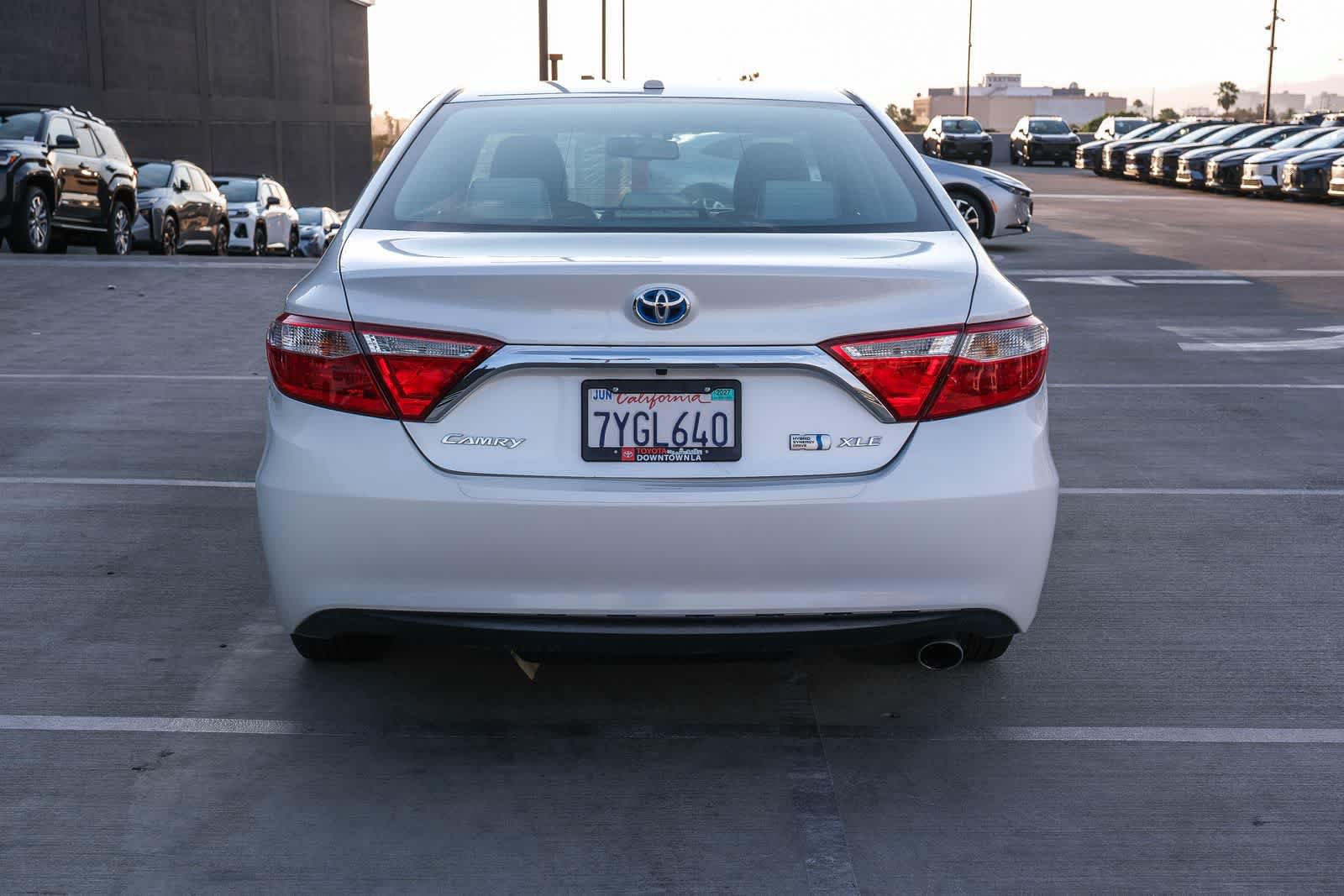Used 2017 Toyota Camry XLE w/ Moonroof Package FWD image 5