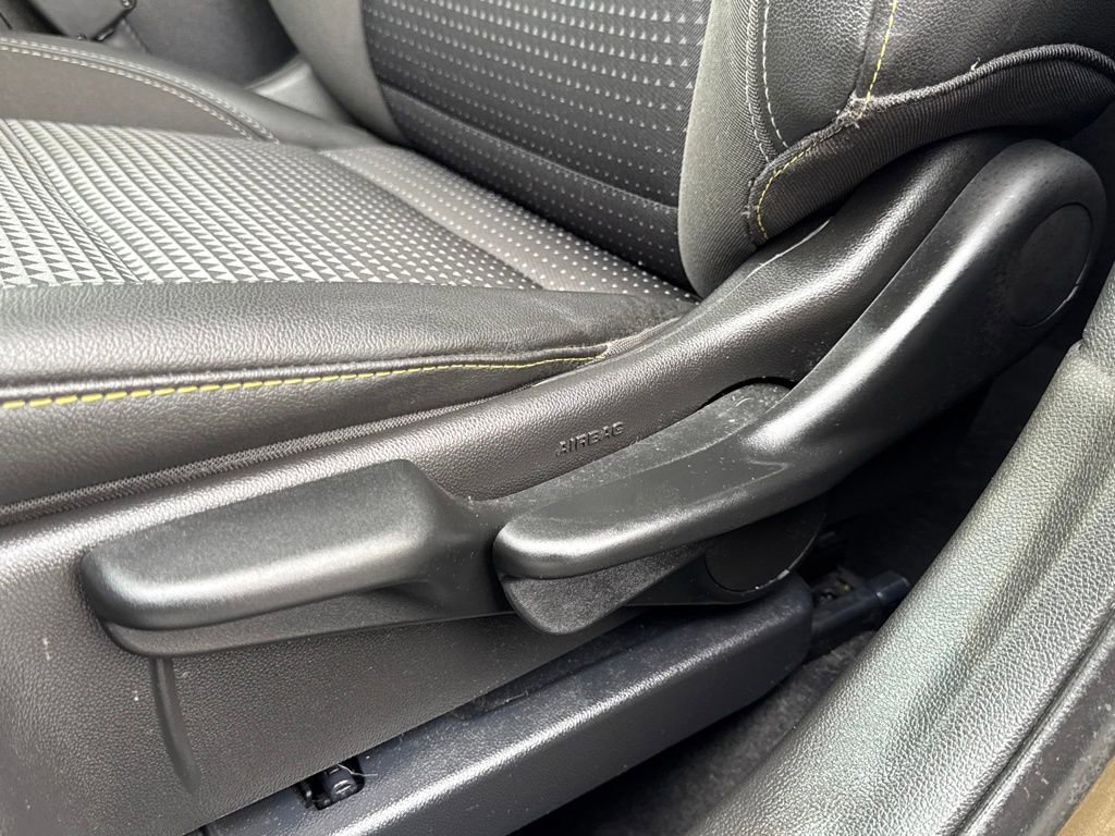 Used 2024 Chevrolet Trax LT w/ Sunroof Package FWD image 30