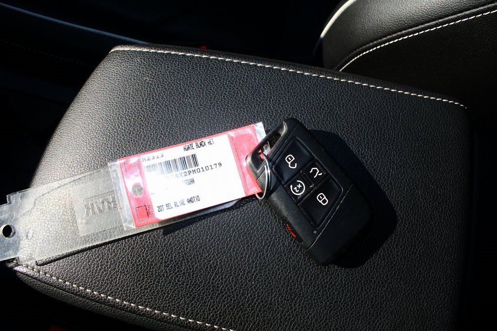 Used 2023 Volkswagen Tiguan SEL R-Line image 22