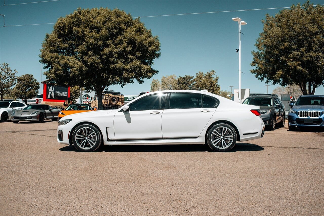 Used 2022 BMW 750i xDrive w/ M Sport Package AWD/4WD image 4
