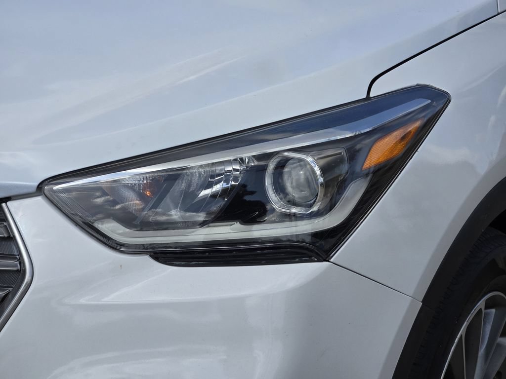 Used 2017 Hyundai Santa Fe SE AWD/4WD image 6