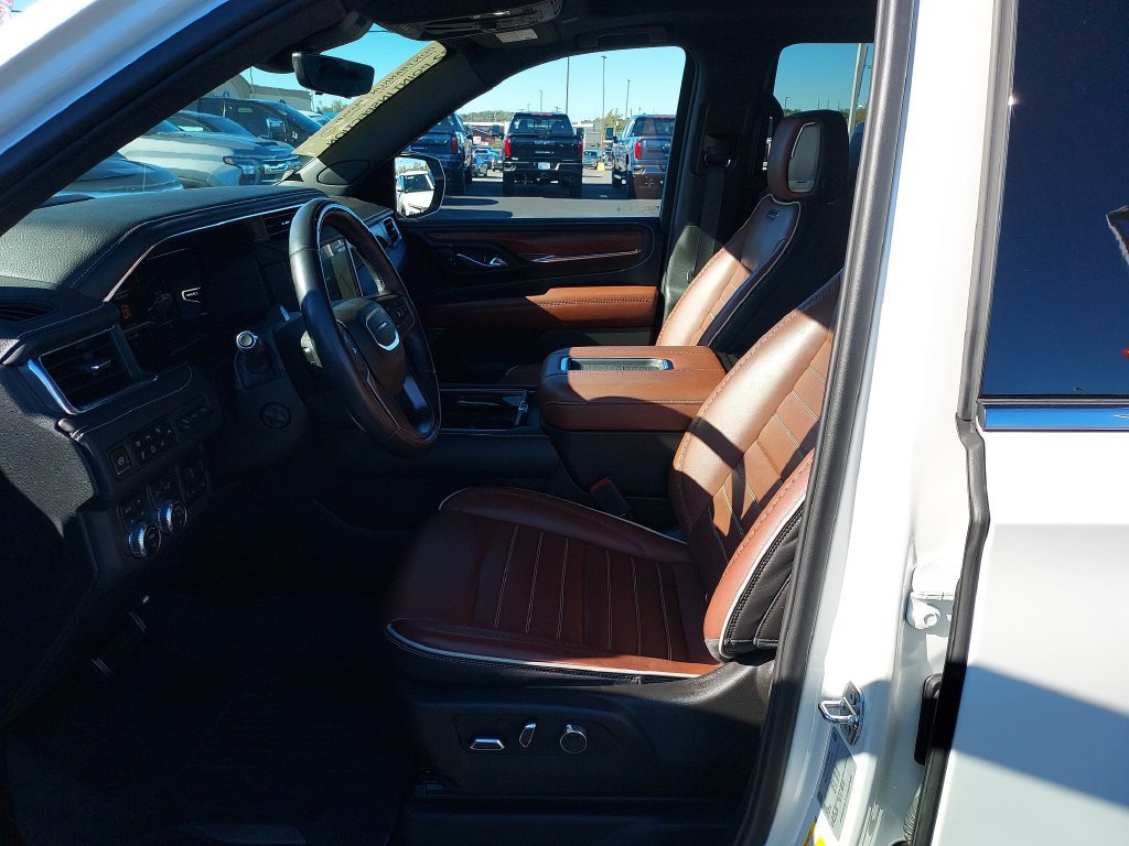 Used 2024 GMC Yukon Denali Ultimate AWD/4WD image 13
