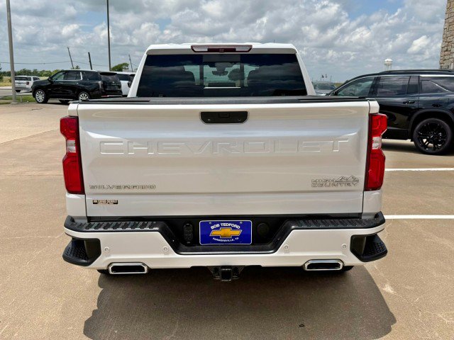Used 2019 Chevrolet Silverado 1500 High Country w/ Technology Package AWD/4WD image 4