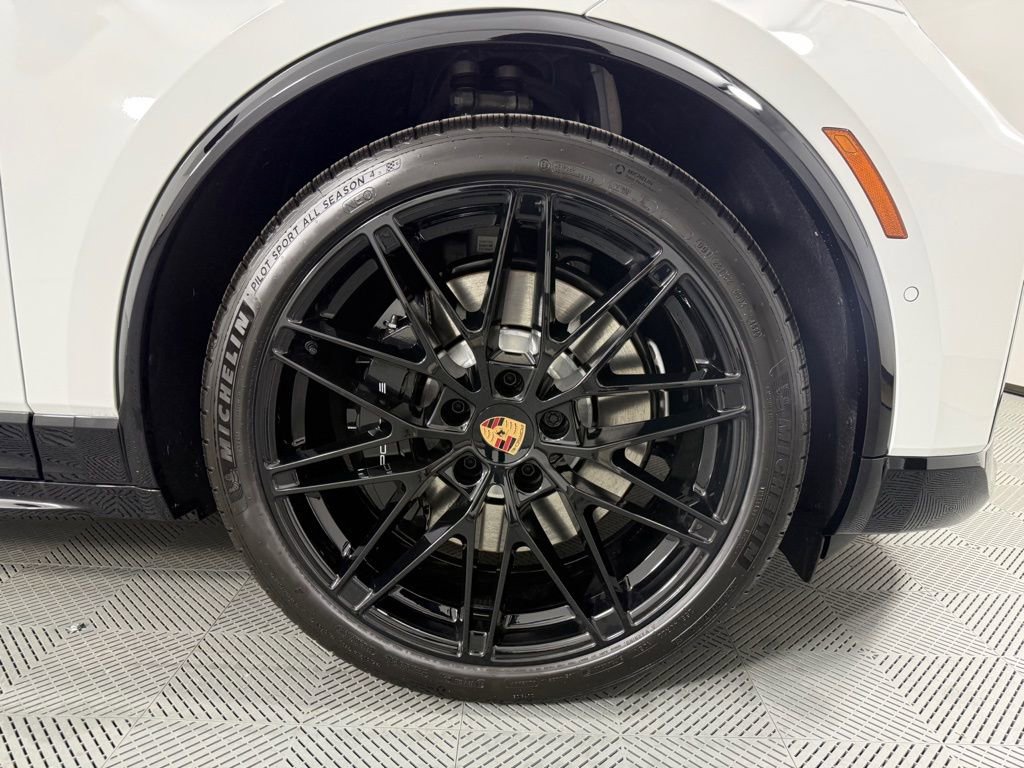 New 2026 Porsche Macan GTS Electric image 14