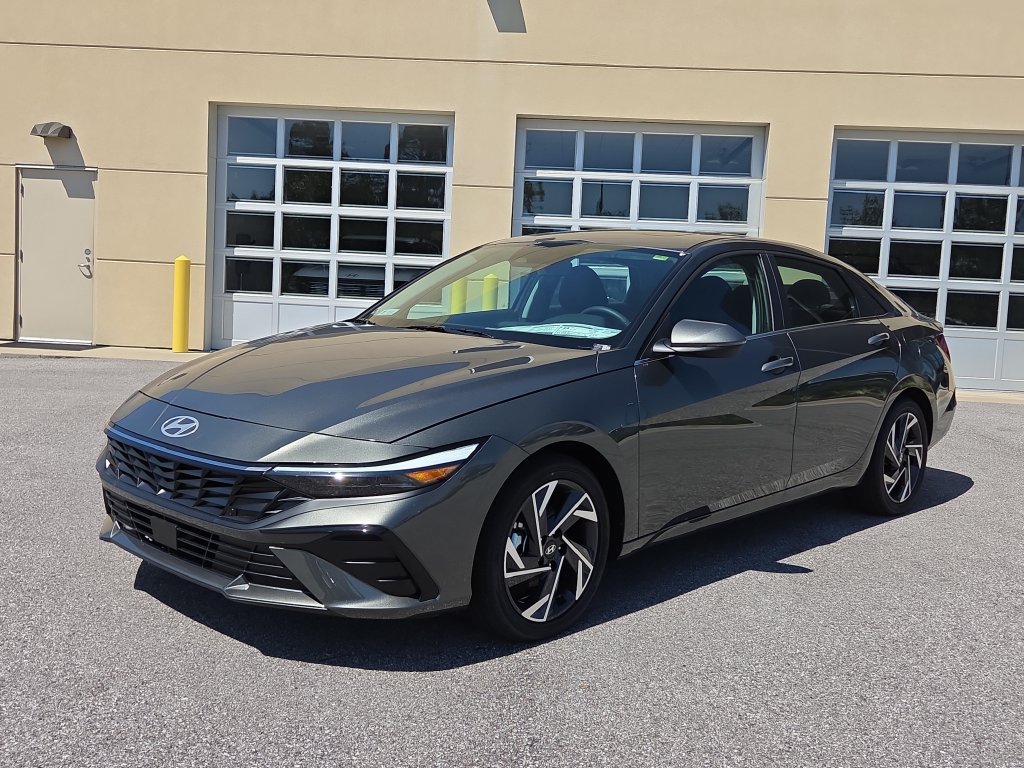 New 2026 Hyundai Elantra Limited FWD image 4