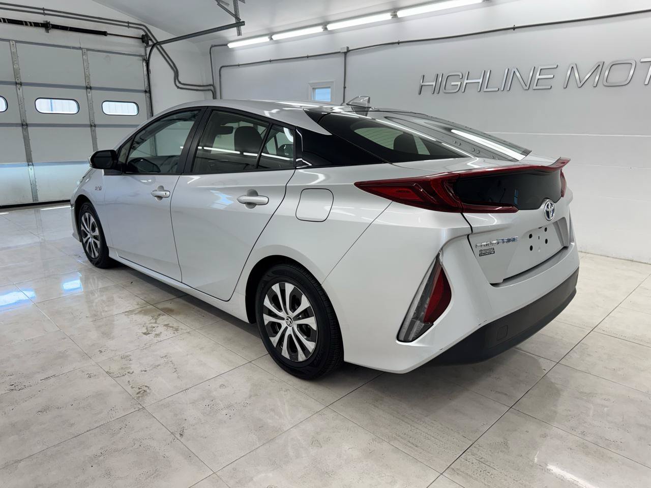 Used 2022 Toyota Prius Prime LE FWD image 8