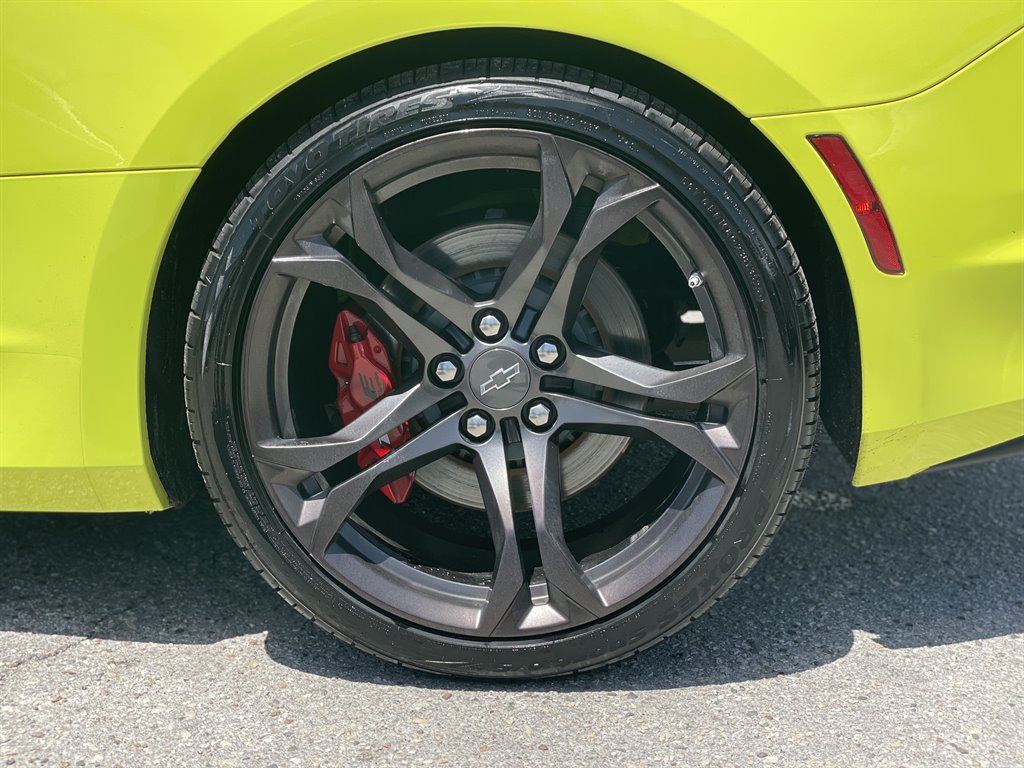 Used 2020 Chevrolet Camaro SS RWD image 31
