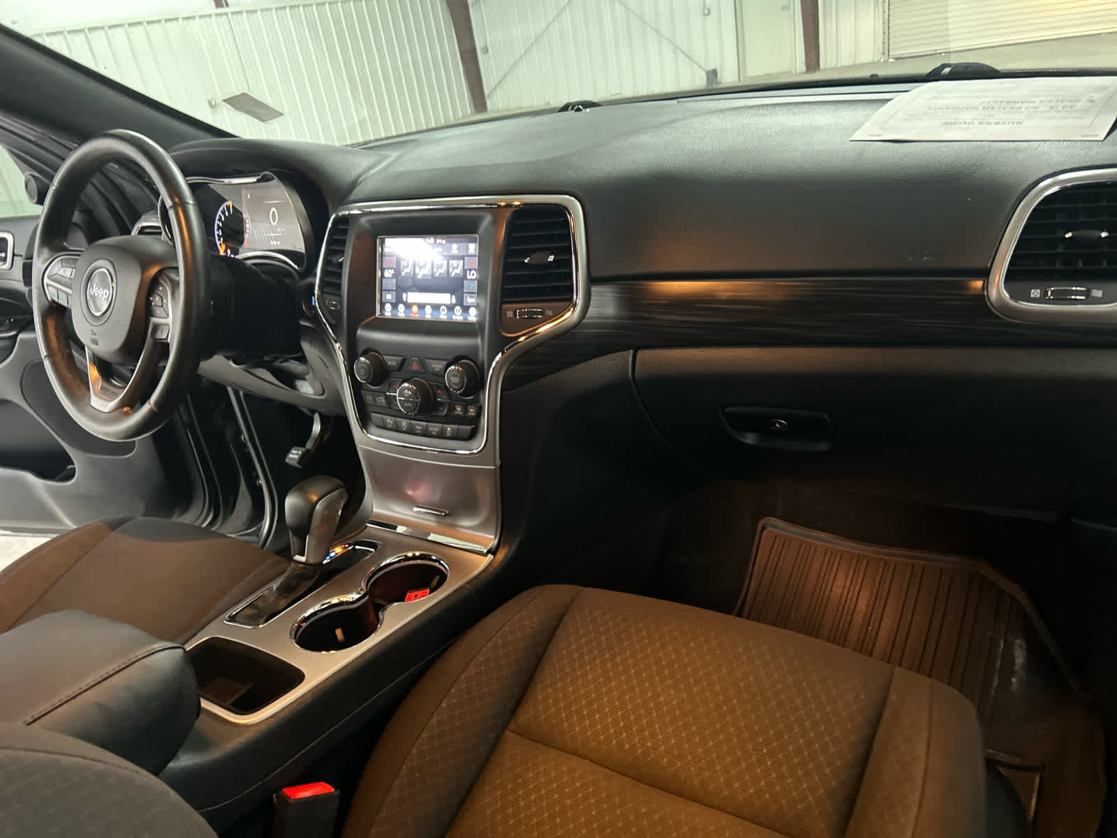 Used 2019 Jeep Grand Cherokee Laredo RWD image 19