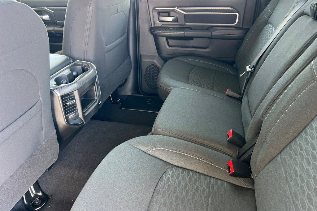 New 2026 RAM 2500 Big Horn AWD/4WD image 12