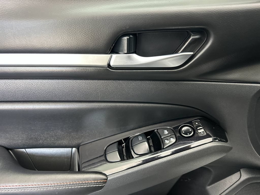 Used 2024 Nissan Altima 2.5 SR w/ SR Premium Package FWD image 10