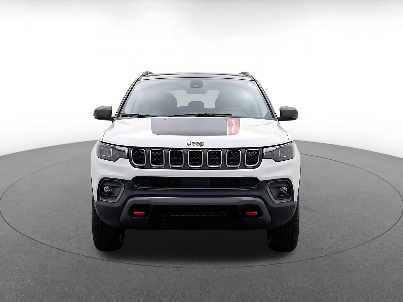 Used 2025 Jeep Compass Trailhawk AWD/4WD image 2