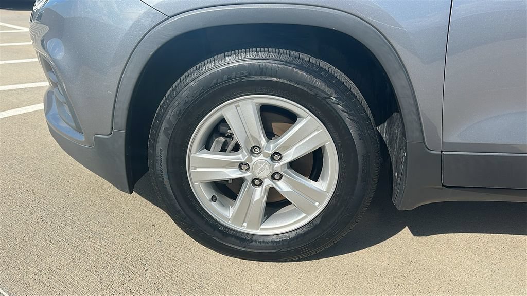 Used 2020 Chevrolet Trax LS w/ Tint and Cruise Package FWD image 6