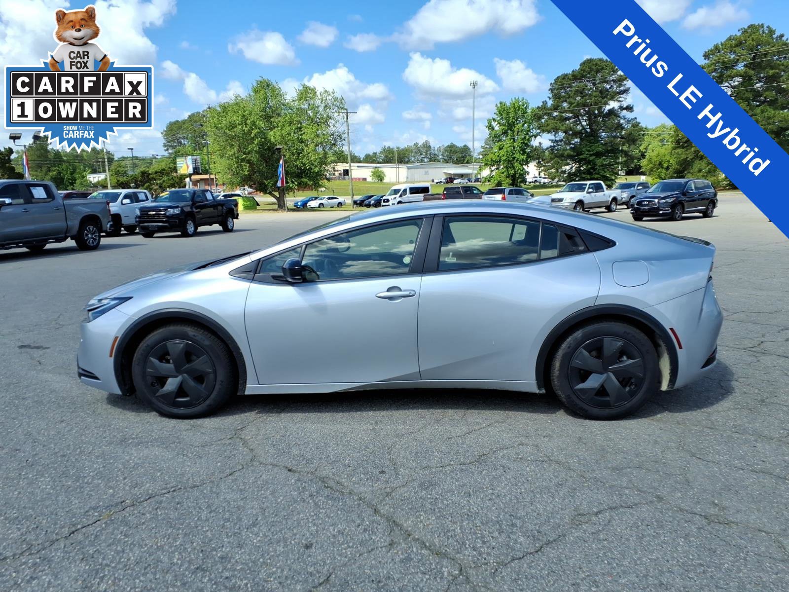 Used 2024 Toyota Prius LE FWD image 2