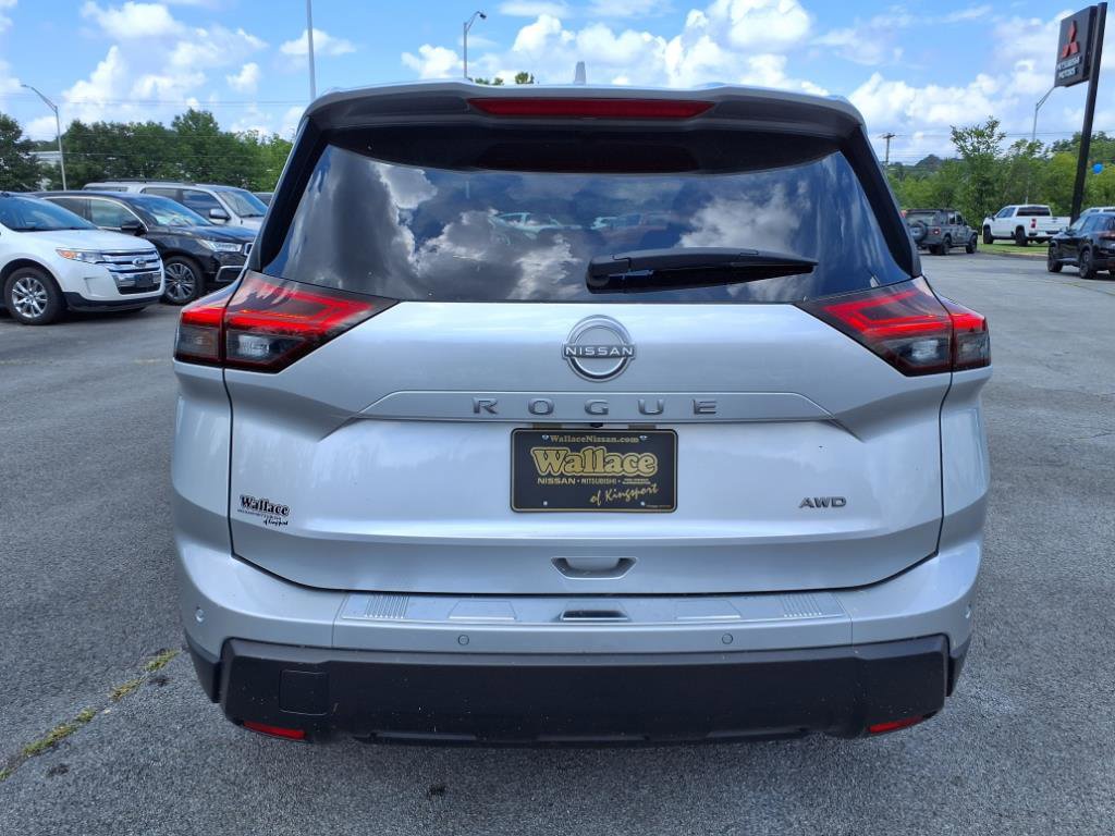 Certified 2025 Nissan Rogue SV image 16