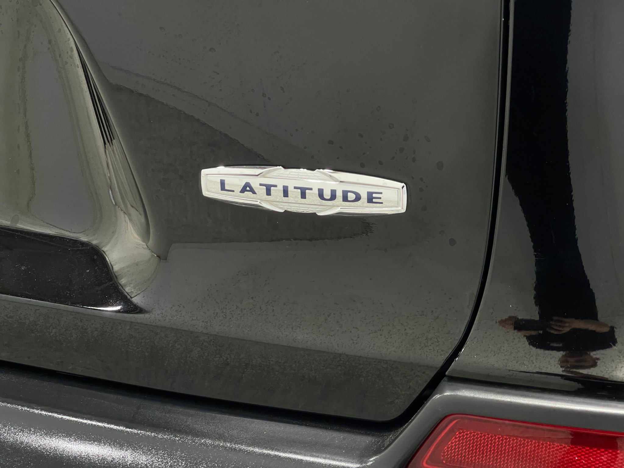 Used 2019 Jeep Cherokee Latitude Plus w/ Comfort/Convenience Group AWD/4WD image 37
