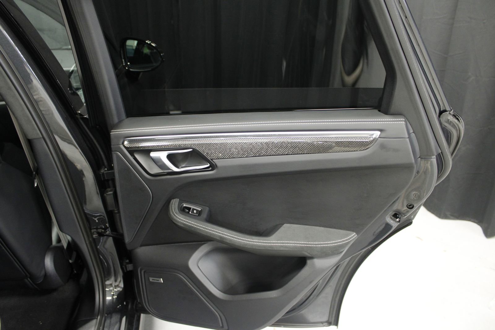 Certified 2025 Porsche Macan GTS image 24